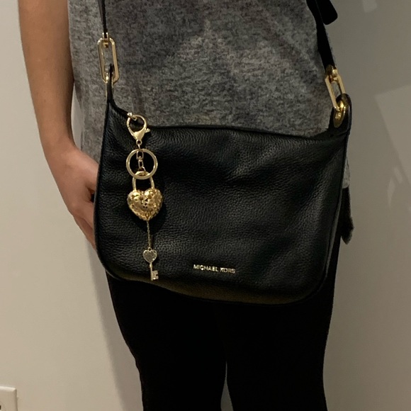 MICHEAL KORS BLACK PEBBLE LEATHER BAG WITH GOLD HARDWARE AND CHARM - Picture 6 of 16